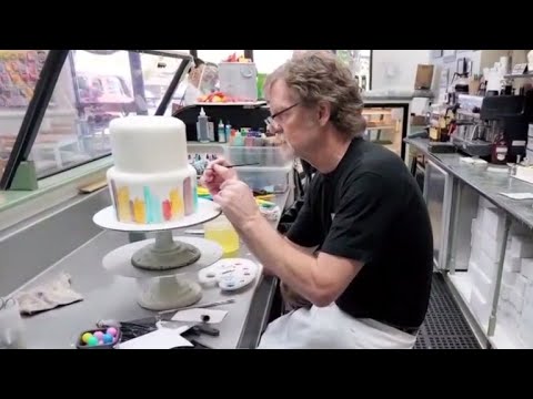 Supreme Court rules in favor of baker who would not make wedding cake for gay ...