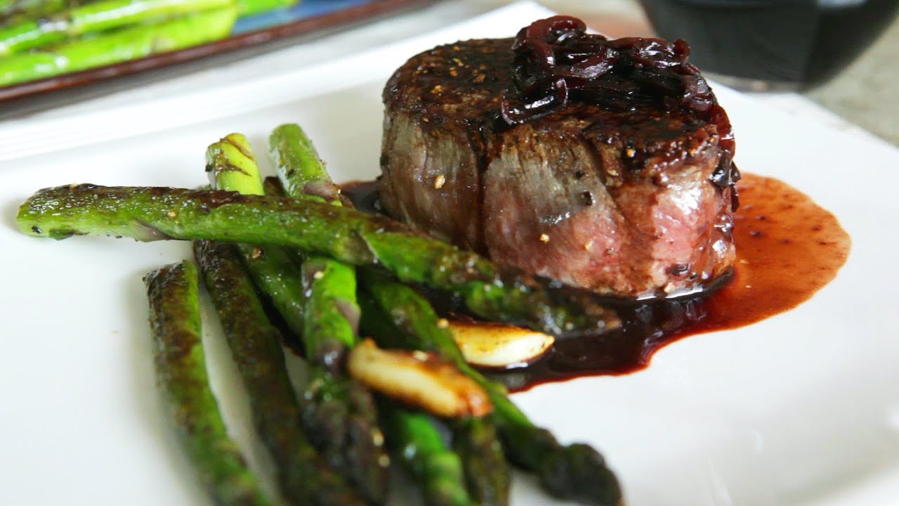 Gegrilltes Filet Mignon Mit Gorgonzola Sahnesauce — Rezepte Suchen