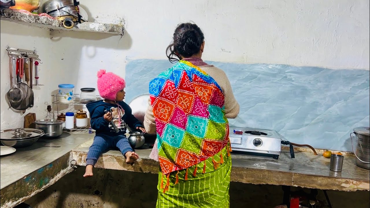 सुबह तड़के5:00बजे उठकर कौन सी तैयारी में लगी हूँ/कब से इंतज़ार था इस दिन का/बस भगवान सब अच्छे से हो 