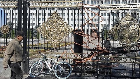 К чему приведет борьба за власть в Киргизии?