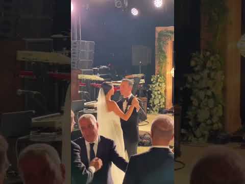 Demet Özdemir & Oğuzhan Koç’un ilk dansları Zeki Müren Aklımda Sen Fikrimde Sen #düğün #wedding