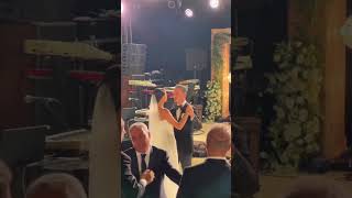 Demet Özdemir & Oğuzhan Koç’un ilk dansları Zeki Müren Aklımda Sen Fikrimde Sen #düğün #wedding
