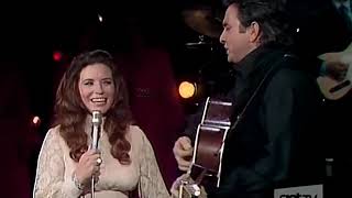 Video thumbnail of "Johnny Cash & June Carter - It Ain't Me Babe(The Johnny Cash Show 720p)"