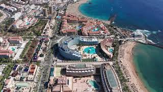 Panoramica di Playa de Las Americas: Drone e Passeggiata, Tenerife, Spagna, Novembre