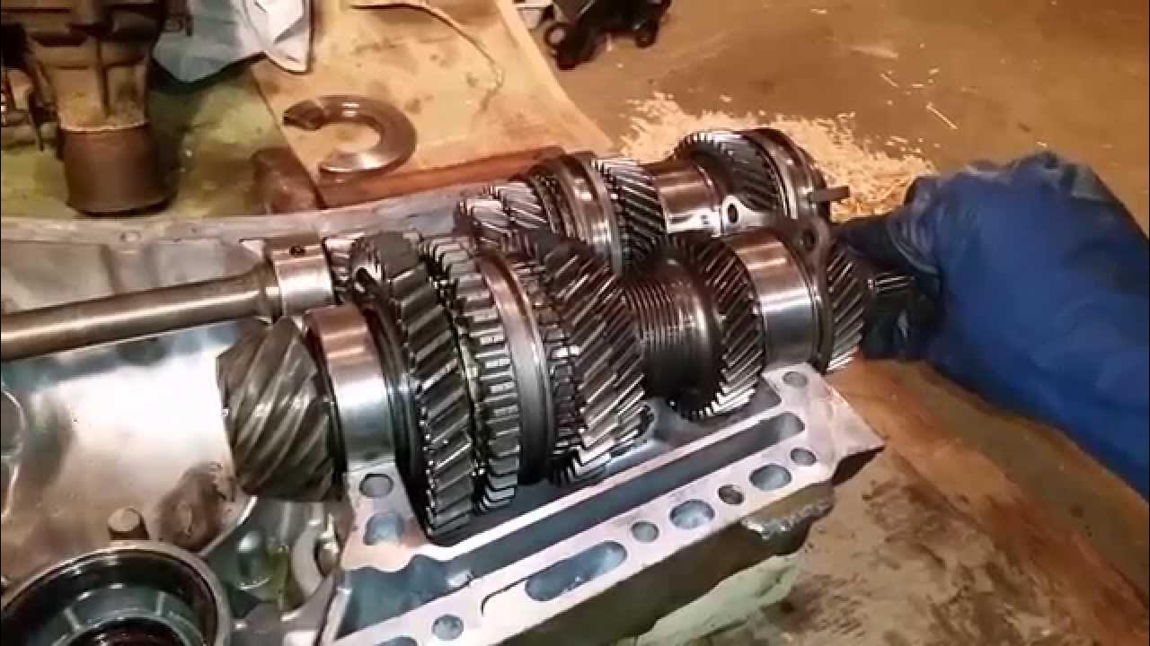 Inside a Subaru 5 speed manual transmission - YouTube