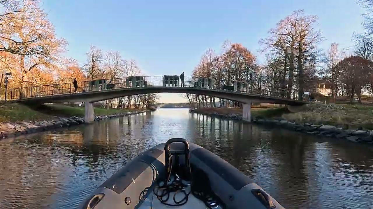 Rollin on the Stockholm river, 9 min of amazing nature. n 4K