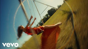 Kelsea Ballerini - I Sit In Parks (Official Music Video)