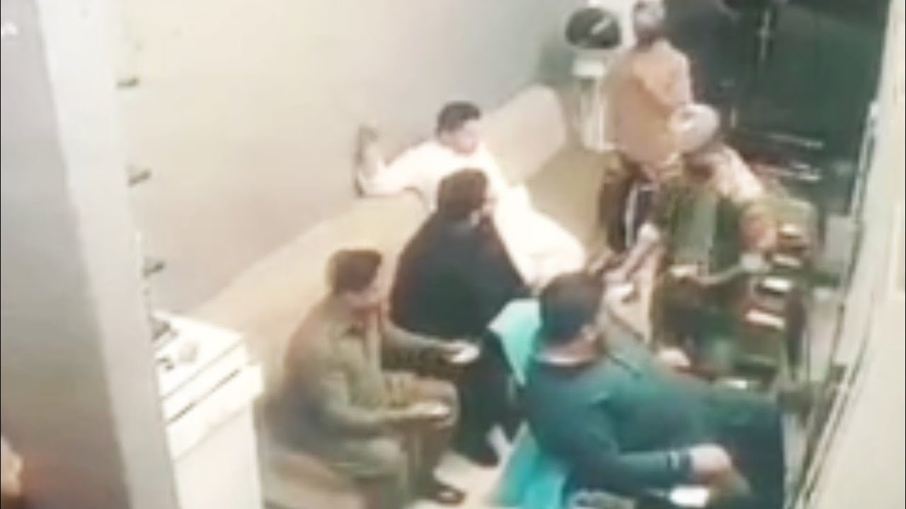 Karachi Street Crime in Hair Salon Pakistan Crime CCTV crime