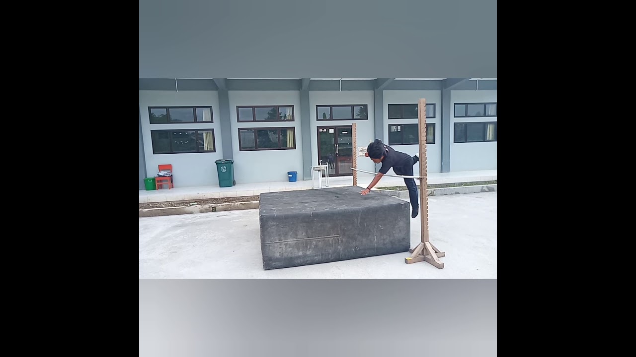 Macam-macam Gaya Lompat Tinggi ( Gaya Gunting , Guling Sisi , Straddle , Flop )