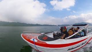 Naik Kapal Boat 360° Di Danau Bratan Sampai Menggigil Kedinginan | Video 360° 4K