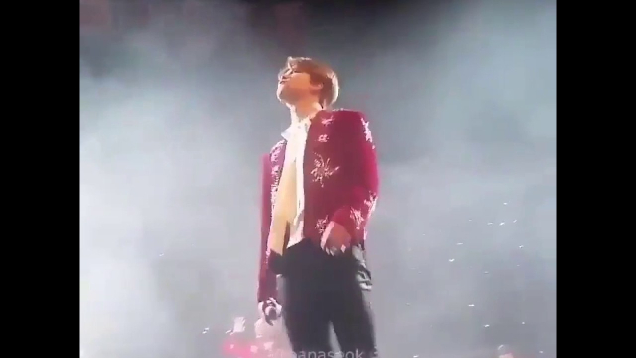 SOMEONE THREW ST AT JIMIN HEAD @ BTS The Wings Tour in Manila - YouTube