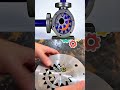 この曲がった金属がなければ、ポンプはただ油をかき混ぜるだけ!?