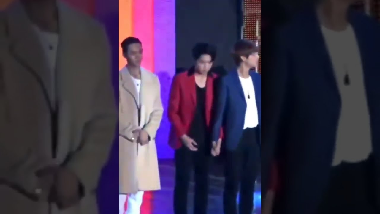 JK Held The Actor S Hand So He Wouldn T Feel Left Out While Bangtan Do Their Group Bow 