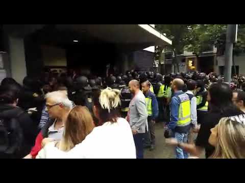 Policia Nacional a l'Escola L'Estel (01/10/2017)