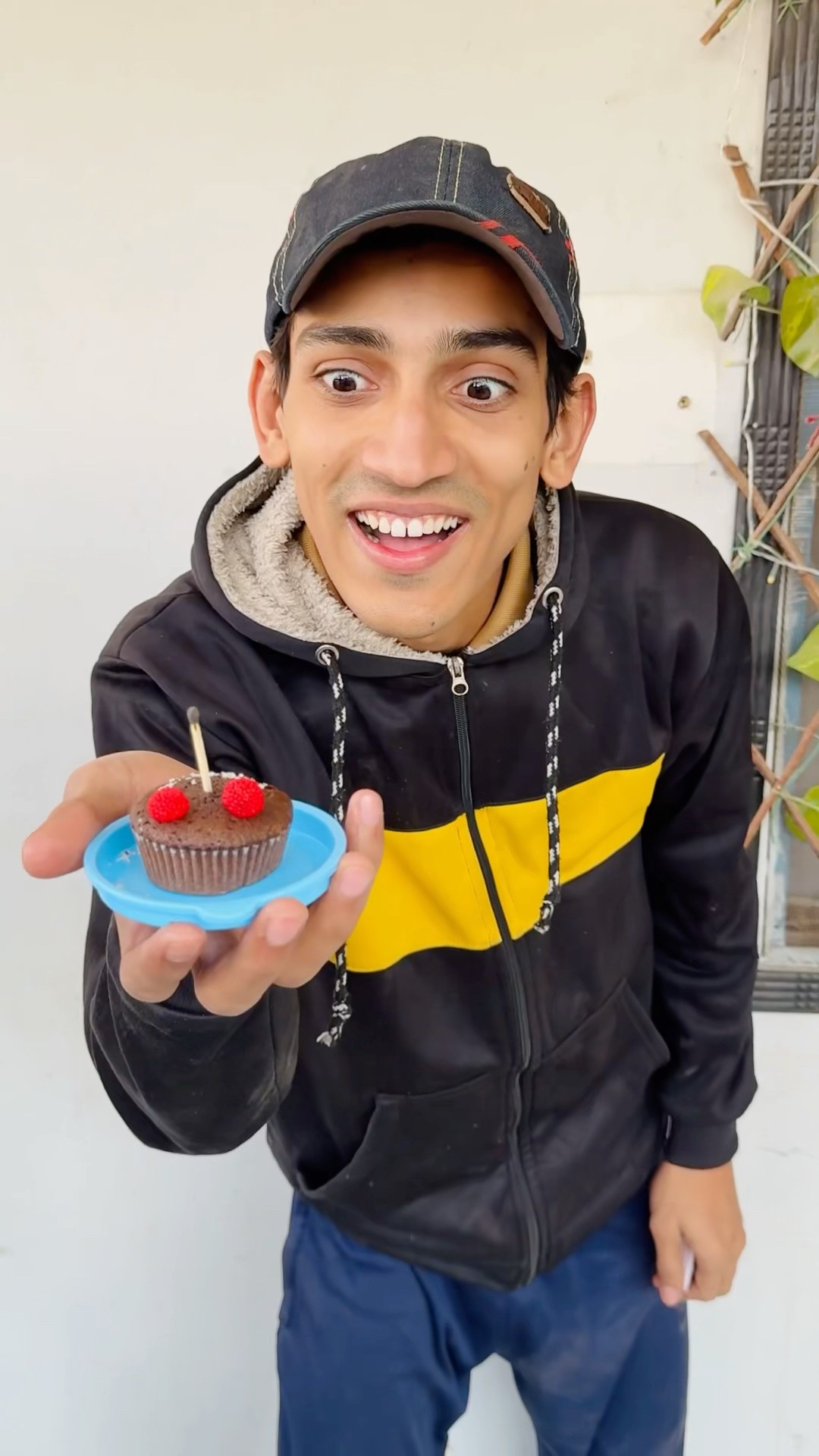 Baby Celebrating Cakie ?|