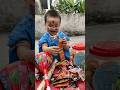 cậu bé đáng thương bị người lớn lừa ăn hết cay cay #shorts