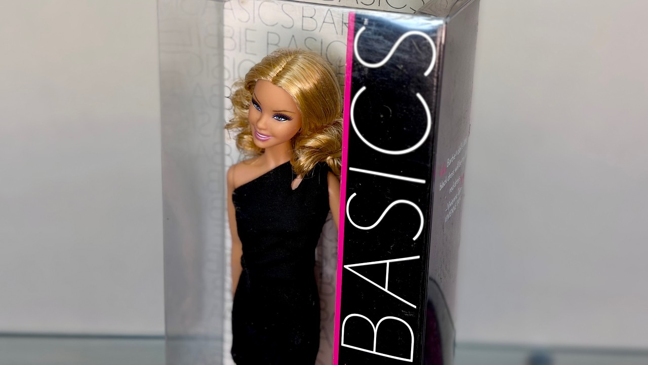 2009 Barbie Basics Model 06 Collection 001 Doll Review - YouTube