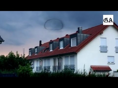 Video: In Einer Wirbelwolke Am Himmel über Mexiko Versteckte Sich Ein Schwarzer Rauchring - Alternative Ansicht