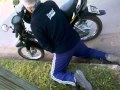 VIEJO BORRACHO MEANDO EN LA CALLE :P
