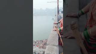 Teri ungali pakad ke chala O Meri Maa