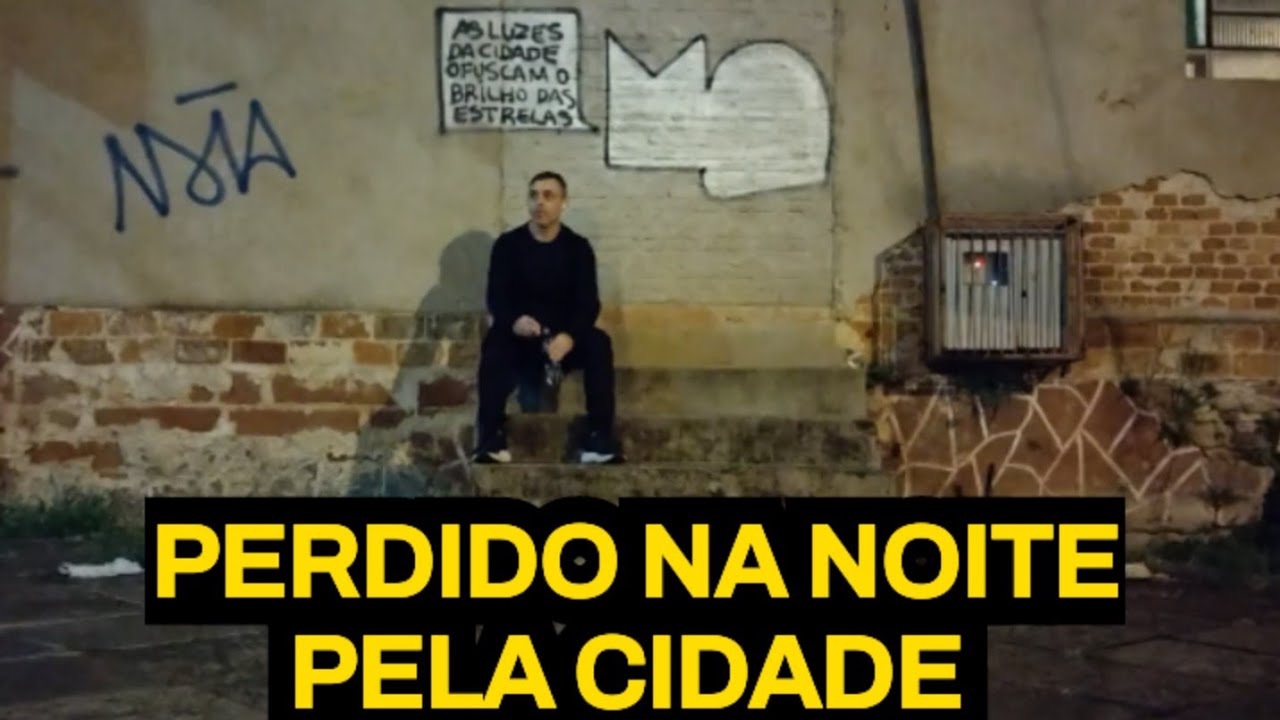 Passeio noturno pela cidade com reflexões 