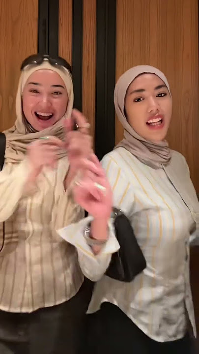awek melayu baju belang oren