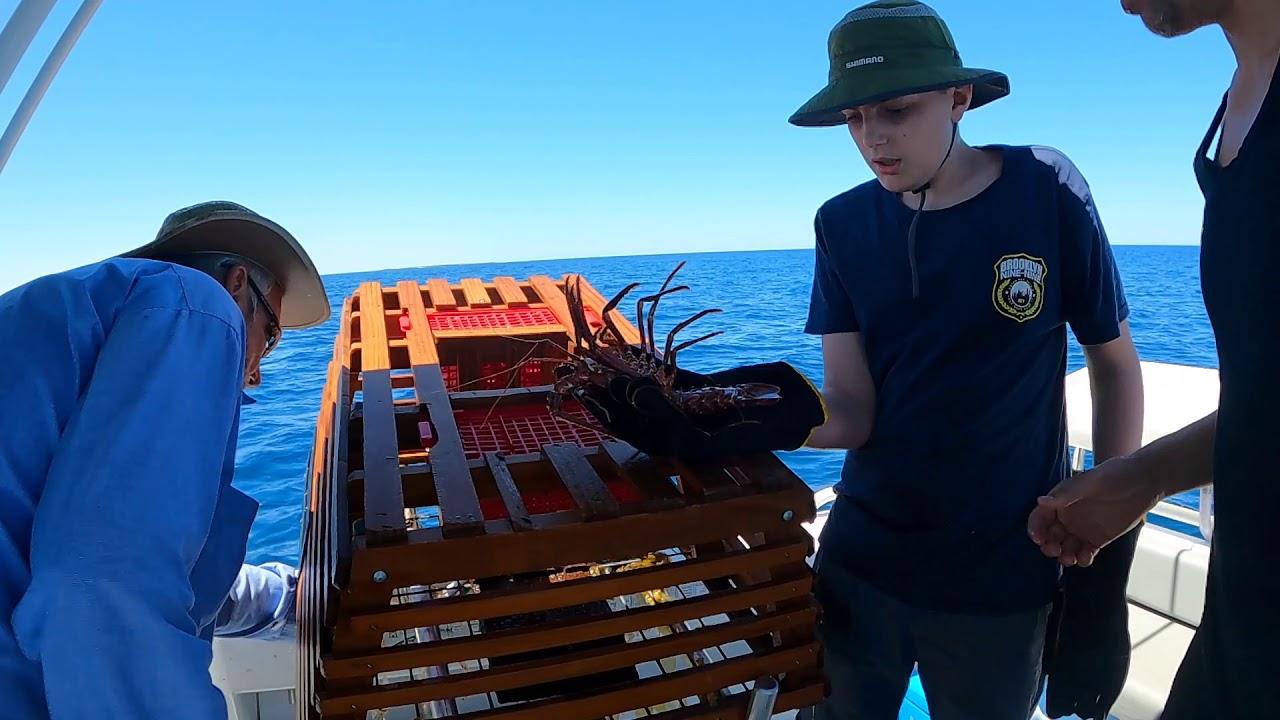 Mansfield men pulling our cray pot in Jurien Bay, WA YouTube