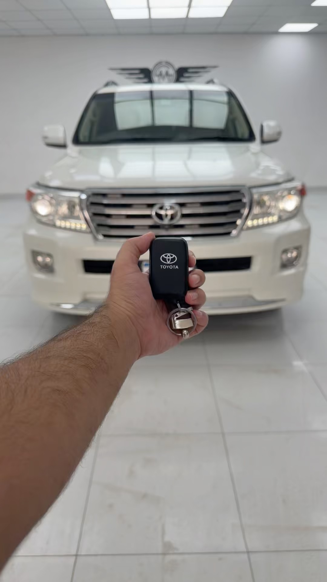 Toyota Land Cruiser ZX V8 2013. Humongous SUV. - YouTube