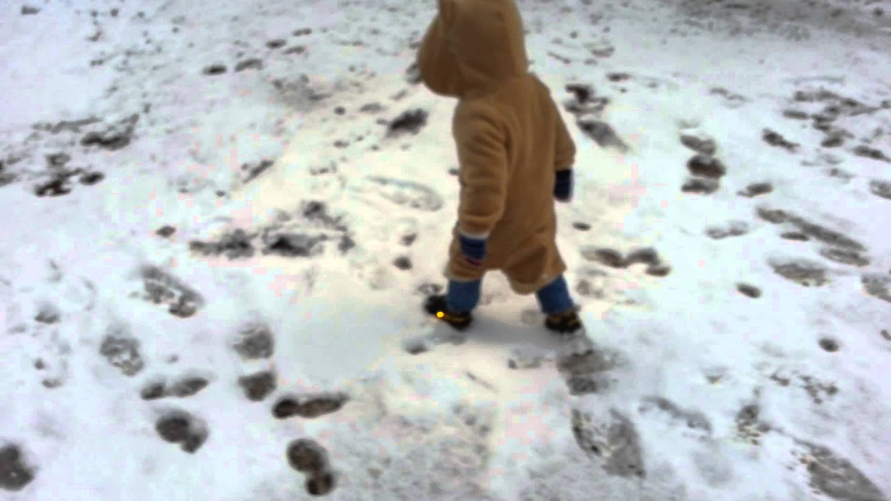 Running in the snow - YouTube