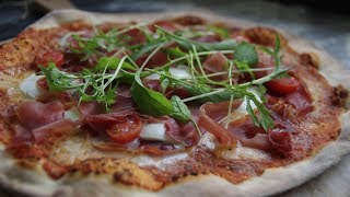 Пицца с моцареллой и прошутто Пицца с моцареллой и прошутто