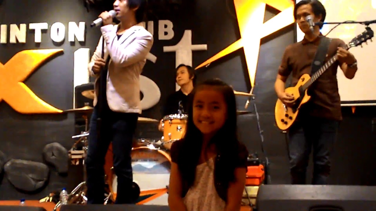D'Masiv bersama Exist Badminton Club - YouTube