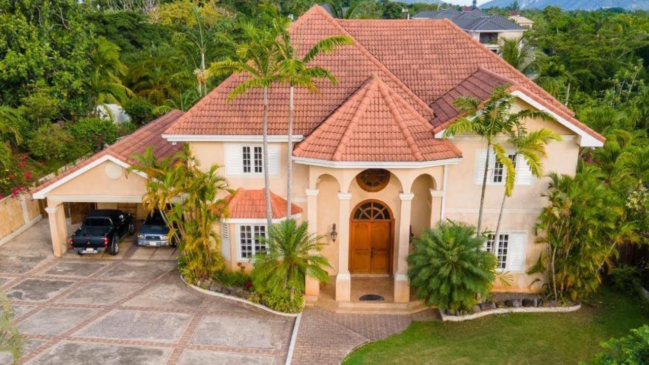 Luxurious 5 Bedroom 6 Bathroom House for rent in Farringdon Heights