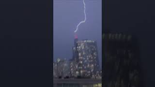 Watch the moment lightning strikes the top of Willis Tower in Chicago, Illinois