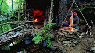 Camping In Heavy Rain With My Dog - Tandoor Oven Lamb Cooking - Building Bushcraft Survival Shelter