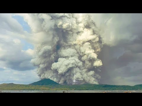 Philippines Taal volcano eruption, sending ash plume as high as 1500 meter| Pagsabog ng bulkang Taal