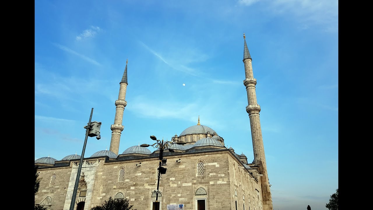 ابداع شاهد قبر الخطاط سامي افندي و ابنته في اسطنبول