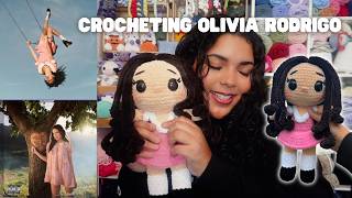 Crocheting Olivia Rodrigo 💗🧶🎤 Crochet with me