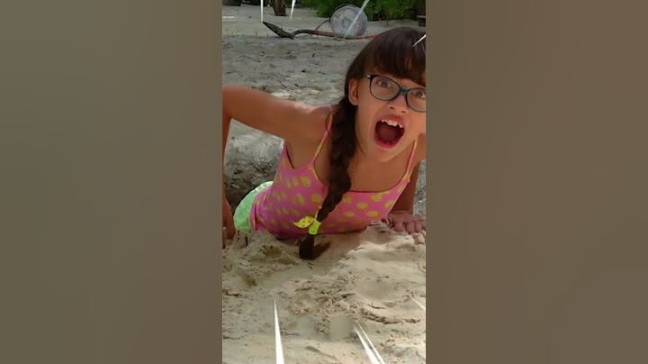 SOFI È CADUTA DENTRO UNA BUCA GIGANTE *Mamma Moni la Salva* #laslunas #shorts
