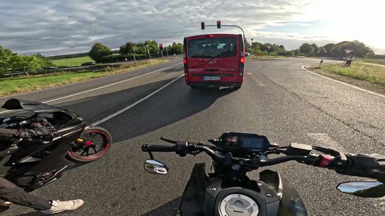 Yamaha MT 125 Chill Ride [Mivv Exhaust]