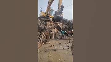 Đóng cừ cọc tre chống sạt lở