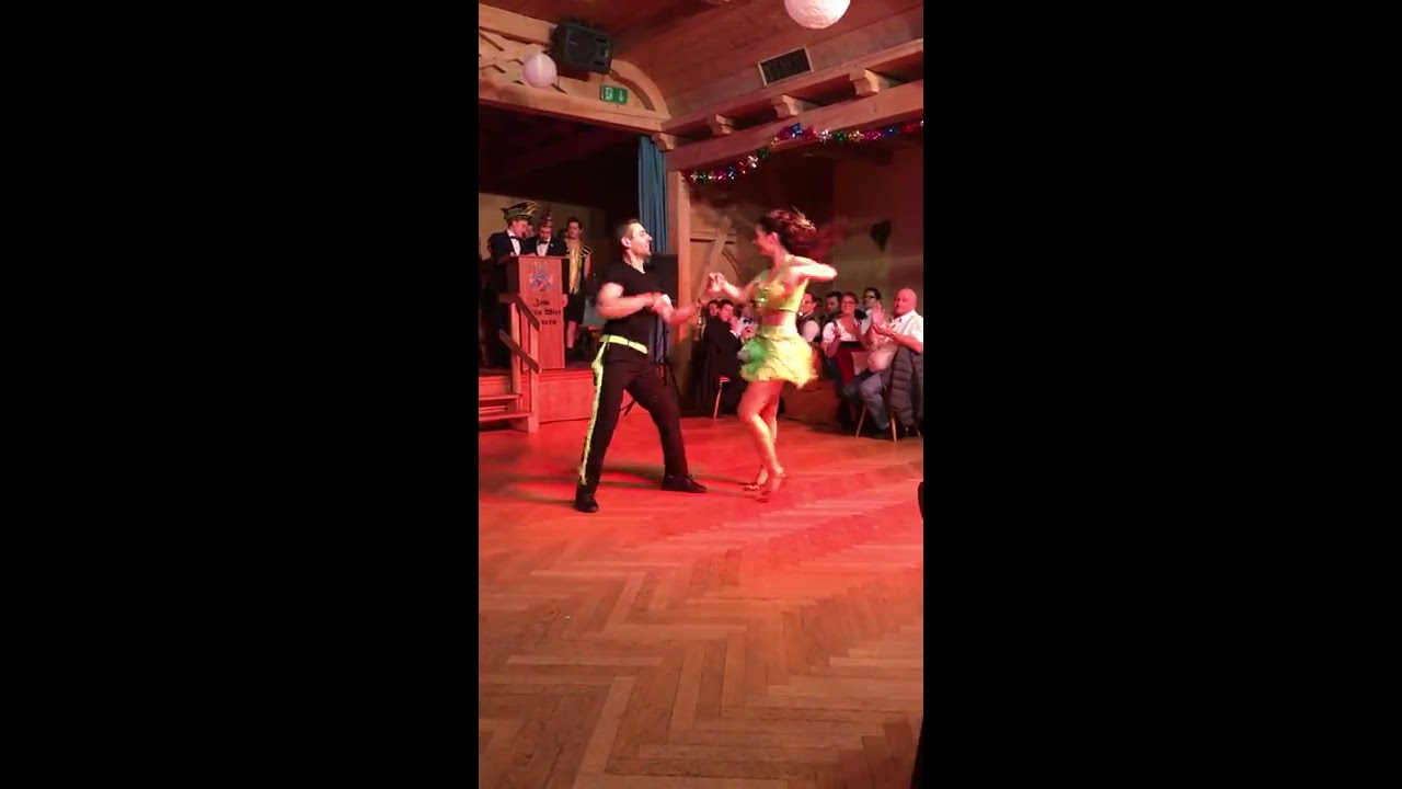 Narrhalla Mauern 2020 Julia I. & Matthias IV. mit Ihrer Prinzenpaarshow: Salsa zu 