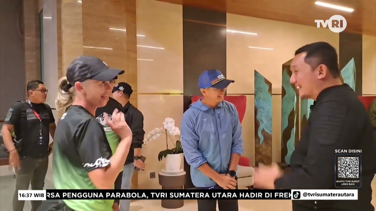 GUBERNUR SUMATERA UTARA LEPAS PELARI 100 K TRAIL OF THE KINGS