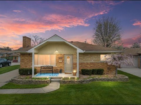 22529 Maple Street, Saint Clair Shores, MI home video tour