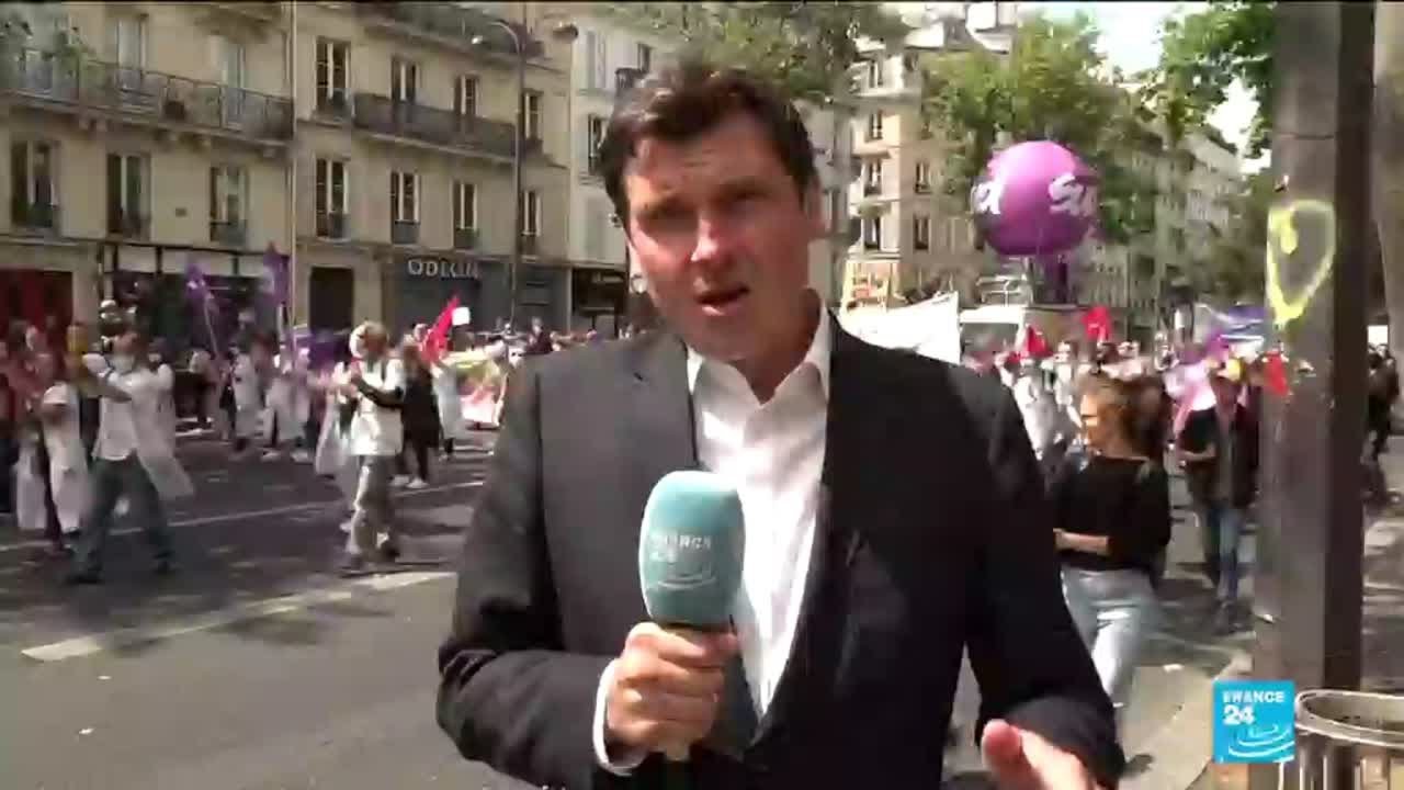 Paris protesters denounce government handling of Covid-19 crisis