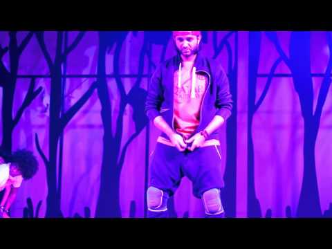 بروفه مسرحيه نور الظلام تصوير امنه الاميري