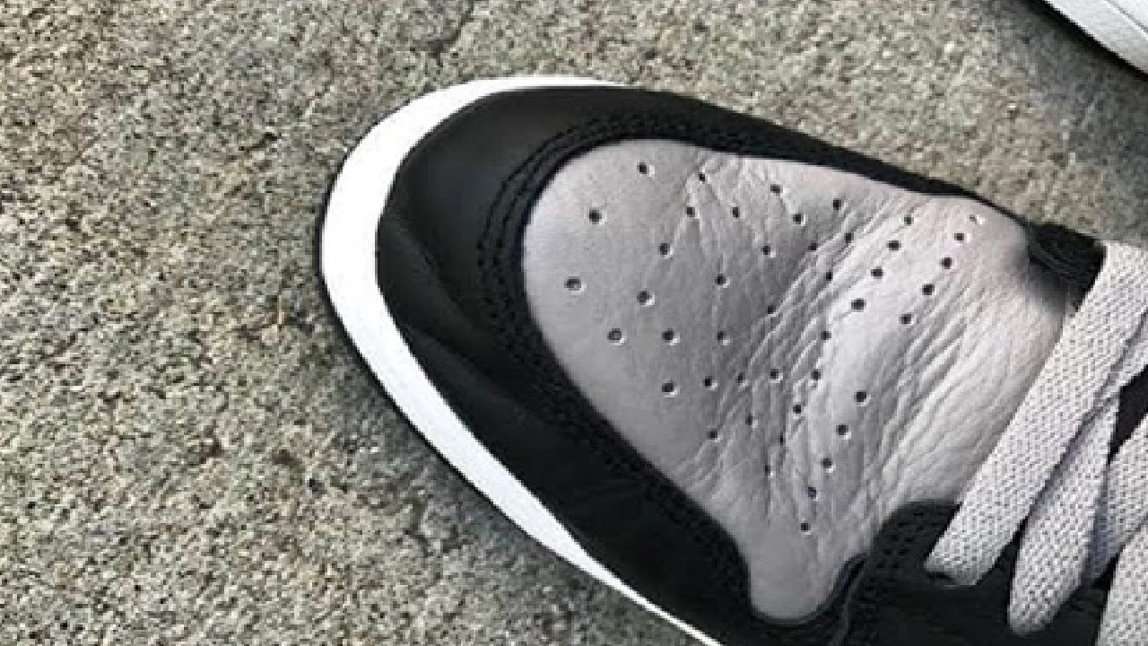 REMOVE SMELL FROM SHOES SUPER EASY THIS WORKS