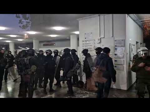ΑΠΘ: Μπήκαν στο κτήριο διοίκησης και ψάχνουν όλους τους ορφορους για άτομα