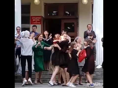 Сергей Апрельский - директор школы.