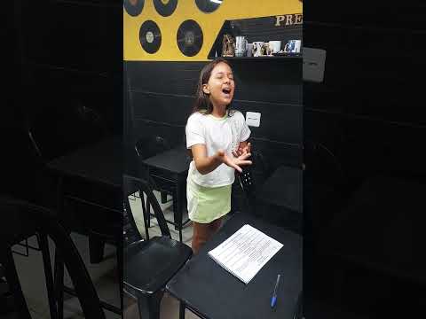 VIBRATO Aula De CANTO Aluna Livia