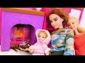 Barbie und ihre Familie im Wochenendhaus. Spielspaß mit Puppen. Spielzeug Video